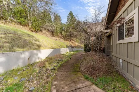 252 Frontier Lane Grants Pass OR 97526