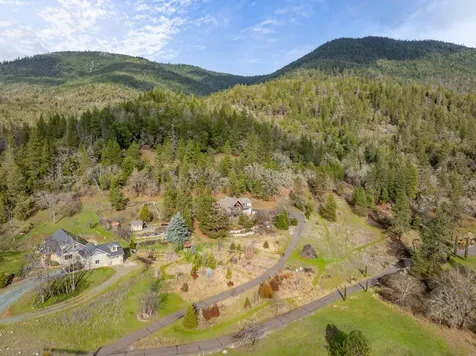 252 Frontier Lane Grants Pass OR 97526