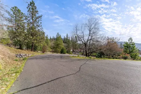 252 Frontier Lane Grants Pass OR 97526