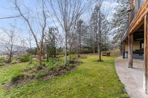252 Frontier Lane Grants Pass OR 97526