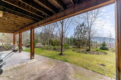 252 Frontier Lane Grants Pass OR 97526