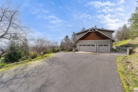 252 Frontier Lane Grants Pass OR 97526