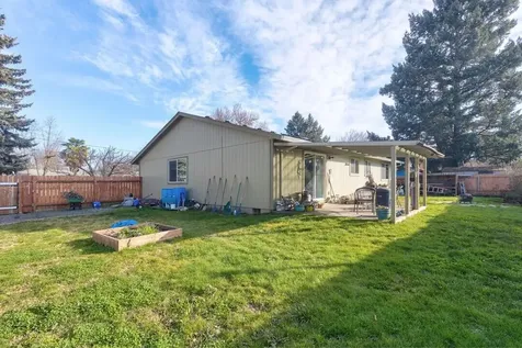 1116 SW Spruce Street Grants Pass OR 97526