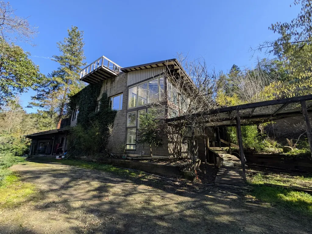 17019 Williams Highway Williams OR 97544