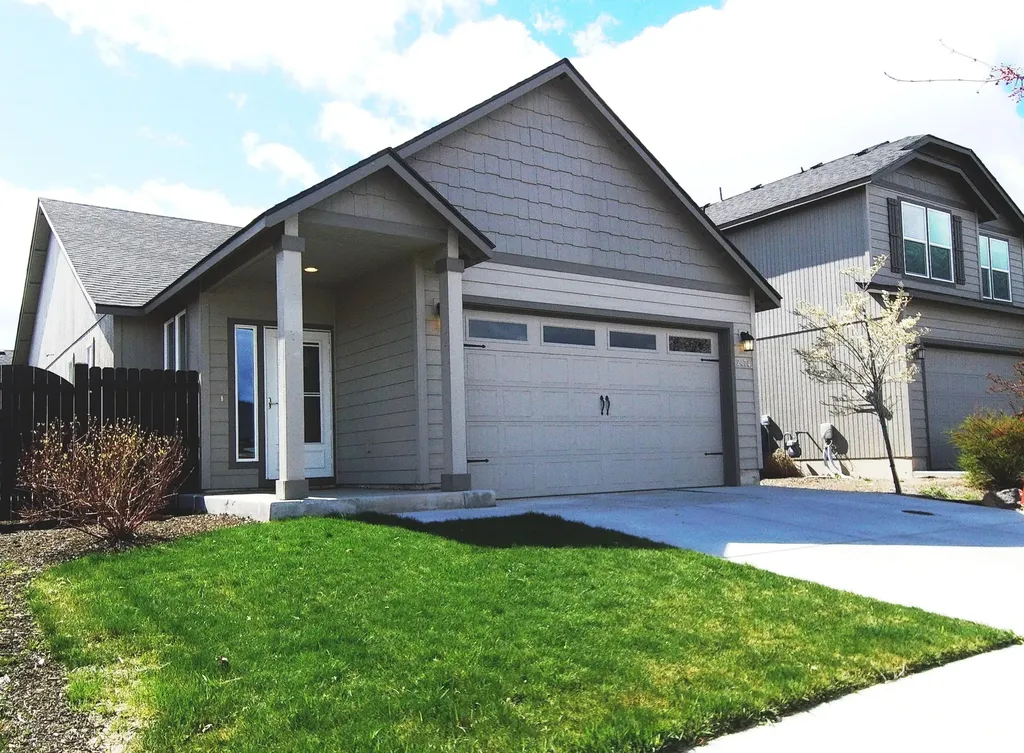 2474 NW Kingwood Avenue Redmond OR 97756