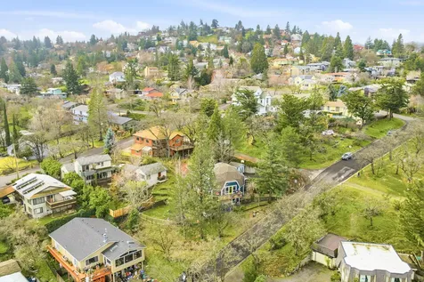 730 Grover Street Ashland OR 97520
