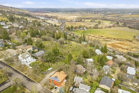 730 Grover Street Ashland OR 97520