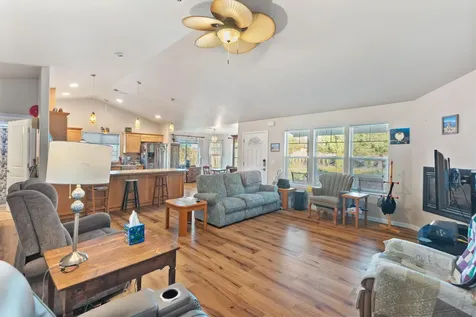 8576 E Evans Creek Road Rogue River OR 97537