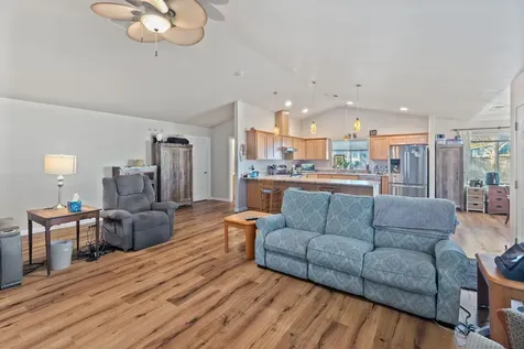 8576 E Evans Creek Road Rogue River OR 97537