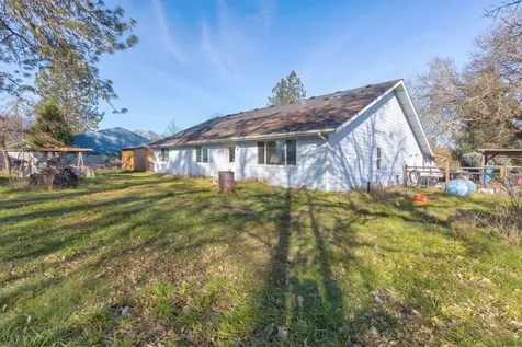 8576 E Evans Creek Road Rogue River OR 97537
