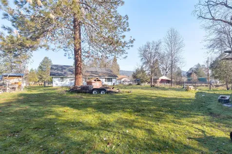 8576 E Evans Creek Road Rogue River OR 97537
