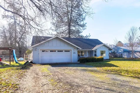 8576 E Evans Creek Road Rogue River OR 97537