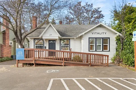 27 Crater Lake Avenue Medford OR 97504
