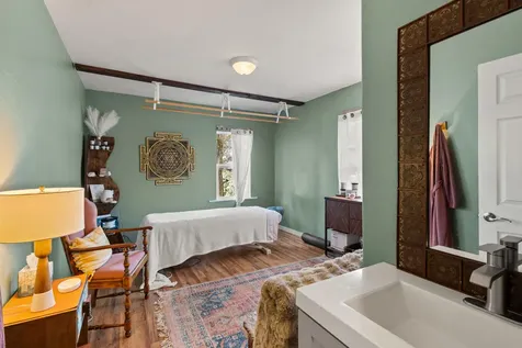 27 Crater Lake Avenue Medford OR 97504