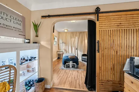 27 Crater Lake Avenue Medford OR 97504