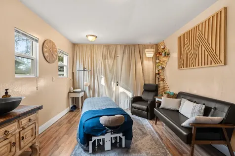 27 Crater Lake Avenue Medford OR 97504