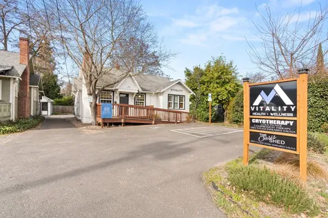 27 Crater Lake Avenue Medford OR 97504