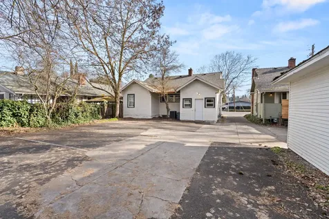 27 Crater Lake Avenue Medford OR 97504