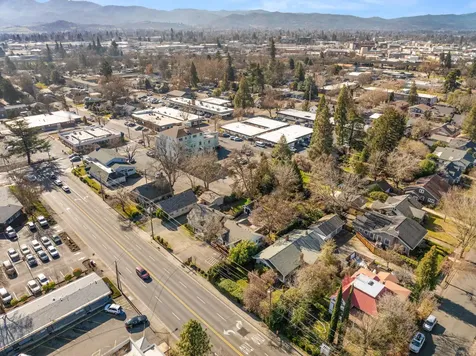 27 Crater Lake Avenue Medford OR 97504