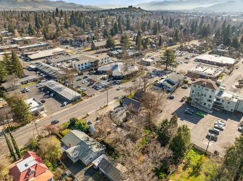 27 Crater Lake Avenue Medford OR 97504