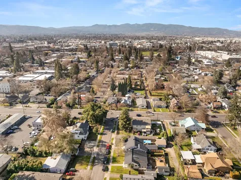 27 Crater Lake Avenue Medford OR 97504