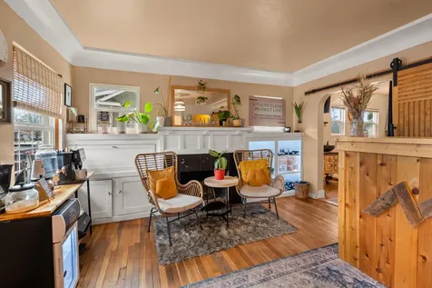 27 Crater Lake Avenue Medford OR 97504