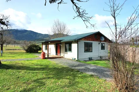 17275 Water Gap Road Williams OR 97544