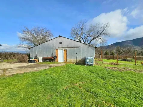 17275 Water Gap Road Williams OR 97544