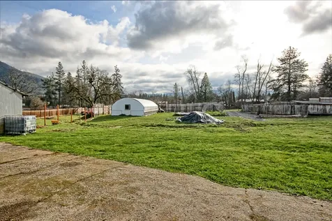 17275 Water Gap Road Williams OR 97544