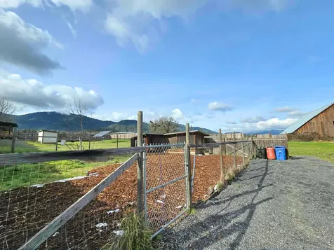 17275 Water Gap Road Williams OR 97544