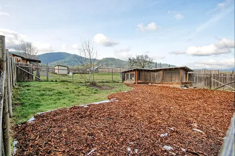 17275 Water Gap Road Williams OR 97544
