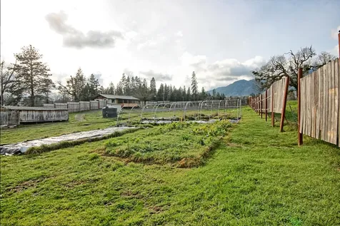 17275 Water Gap Road Williams OR 97544