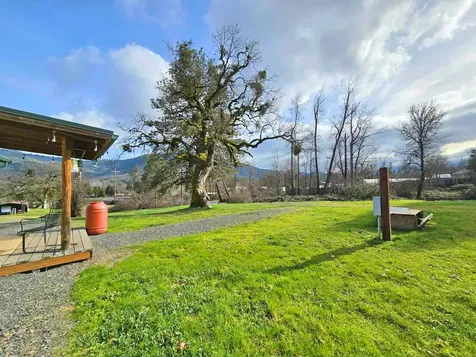17275 Water Gap Road Williams OR 97544