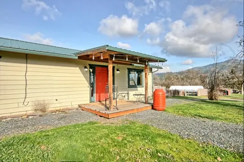 17275 Water Gap Road Williams OR 97544