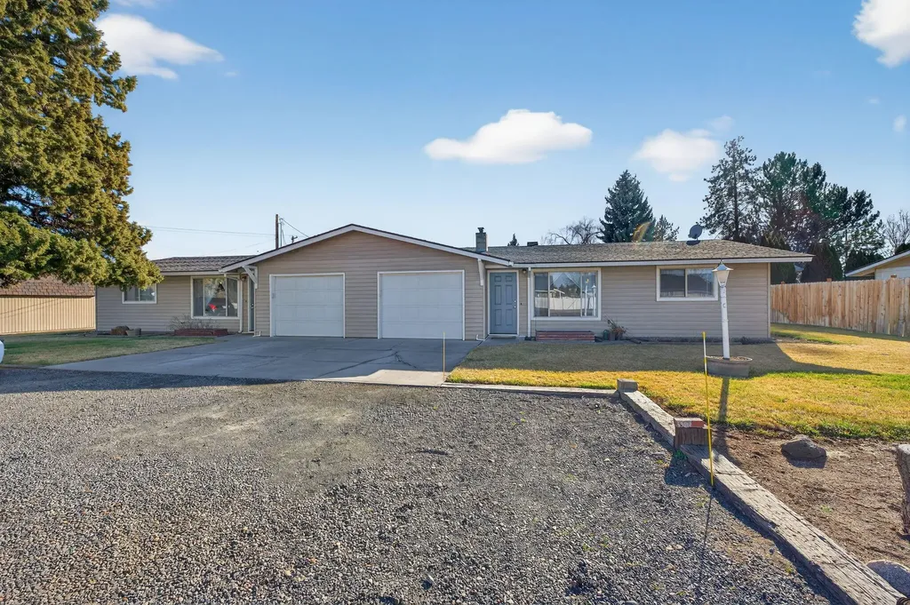 2412 SW Wickiup Avenue Redmond OR 97756