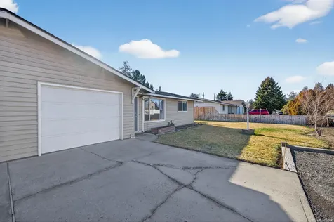 2412 SW Wickiup Avenue Redmond OR 97756