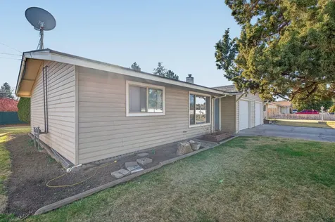 2412 SW Wickiup Avenue Redmond OR 97756