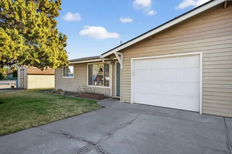 2412 SW Wickiup Avenue Redmond OR 97756