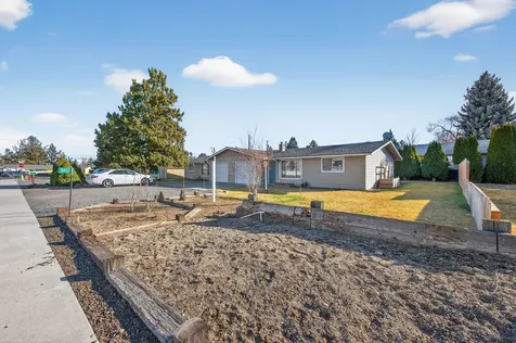 2412 SW Wickiup Avenue Redmond OR 97756