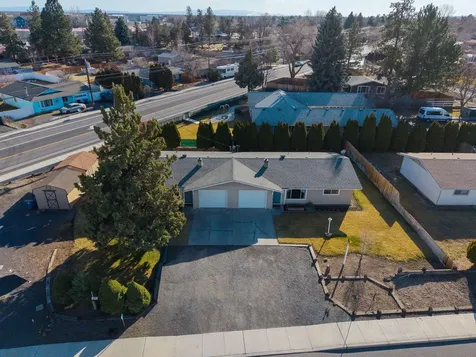 2412 SW Wickiup Avenue Redmond OR 97756