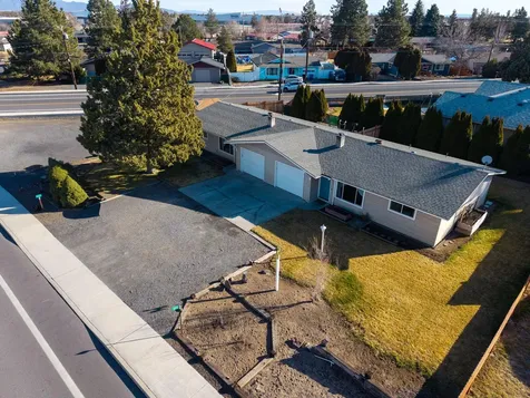 2412 SW Wickiup Avenue Redmond OR 97756