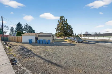 2412 SW Wickiup Avenue Redmond OR 97756
