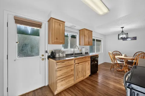 2412 SW Wickiup Avenue Redmond OR 97756