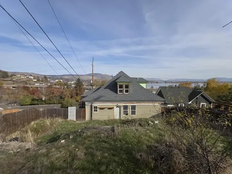 302 W Main Street Klamath Falls OR 97601