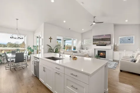 3843 NE Oakside Loop Bend OR 97701