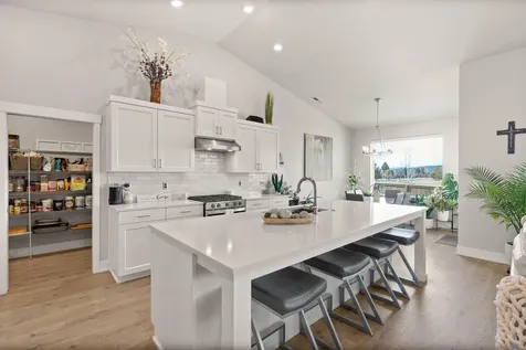 3843 NE Oakside Loop Bend OR 97701