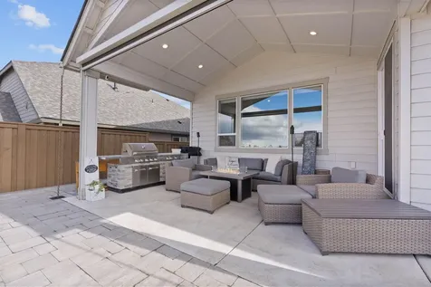 3843 NE Oakside Loop Bend OR 97701