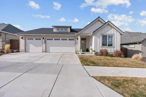 3843 NE Oakside Loop Bend OR 97701