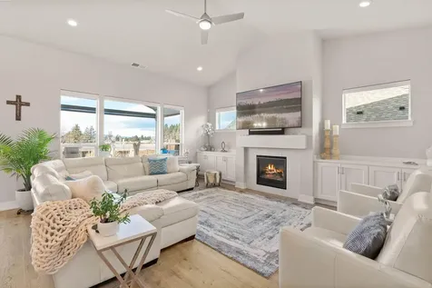3843 NE Oakside Loop Bend OR 97701