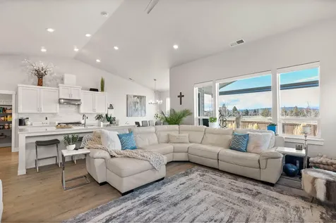 3843 NE Oakside Loop Bend OR 97701